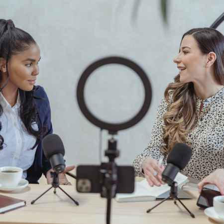 Gabriele Garantini sul Post ha provato a calcolare quanti sono i podcast in italiano, in quanti li ascoltano e quanti ascolti fanno.