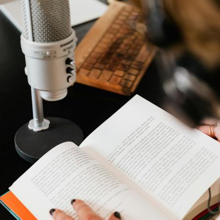 Audiolibri, il mercato italiano cresce ancora: +3% rispetto all'anno scorso. Tutti i dati della ricerca realizzata da Nielsen IQ per Audible.